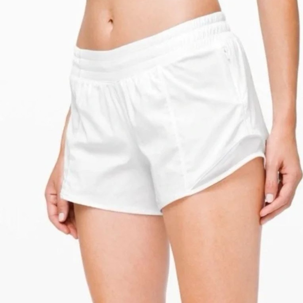 Lululemon White Hotty Hot low-rise lined shorts 4 inch